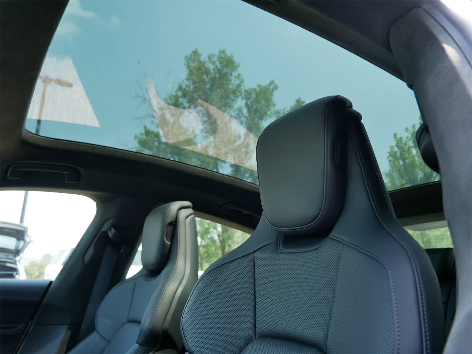 2022 Porsche Taycan GTS photo 24