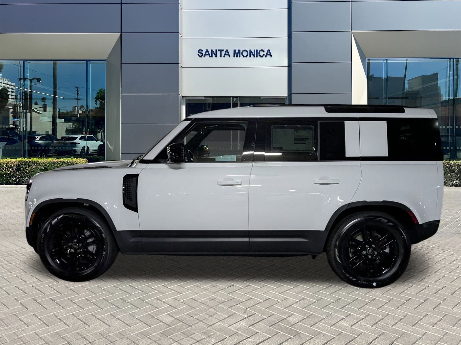 2025 Land Rover Defender 110 S photo 2
