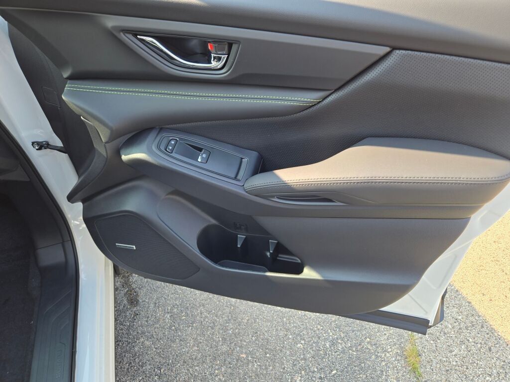 2025 Subaru Ascent Onyx Edition Touring photo 3
