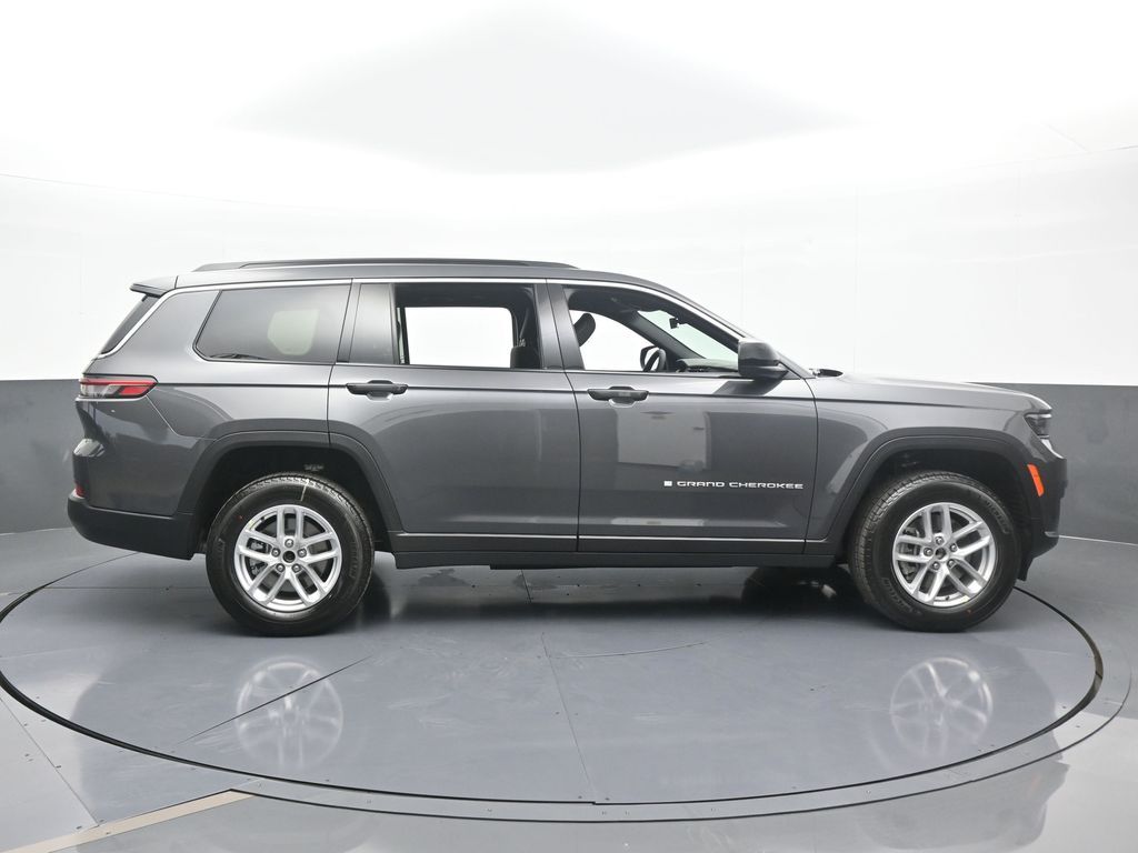 2025 Jeep Grand Cherokee Laredo photo 3
