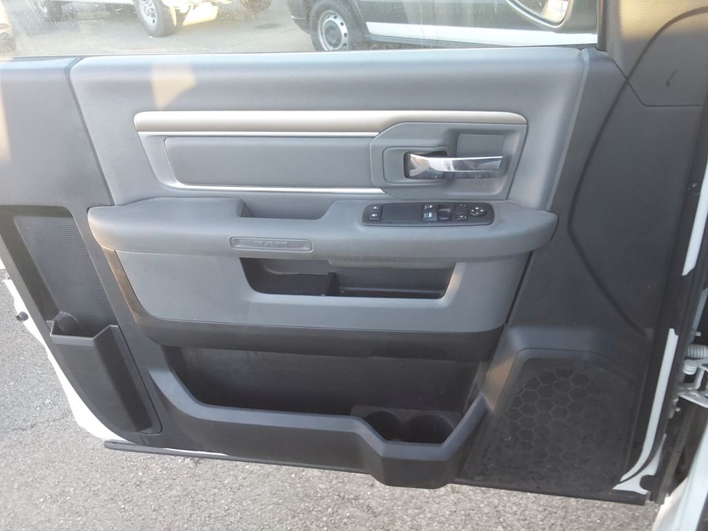 2019 Ram 1500 Classic Tradesman photo 4