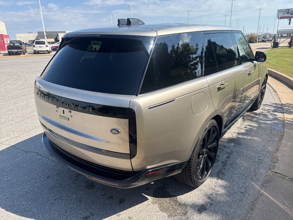 2023 Land Rover Range Rover SE photo 4