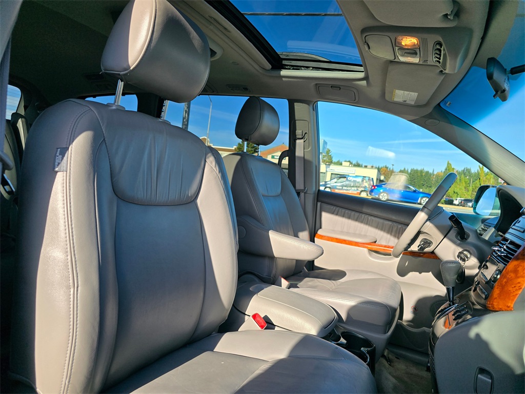 2008 Toyota Sienna XLE photo 4