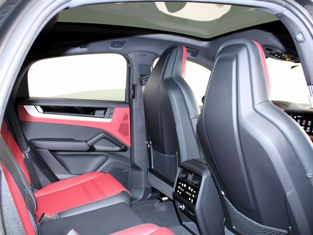 2025 Porsche Cayenne photo 22