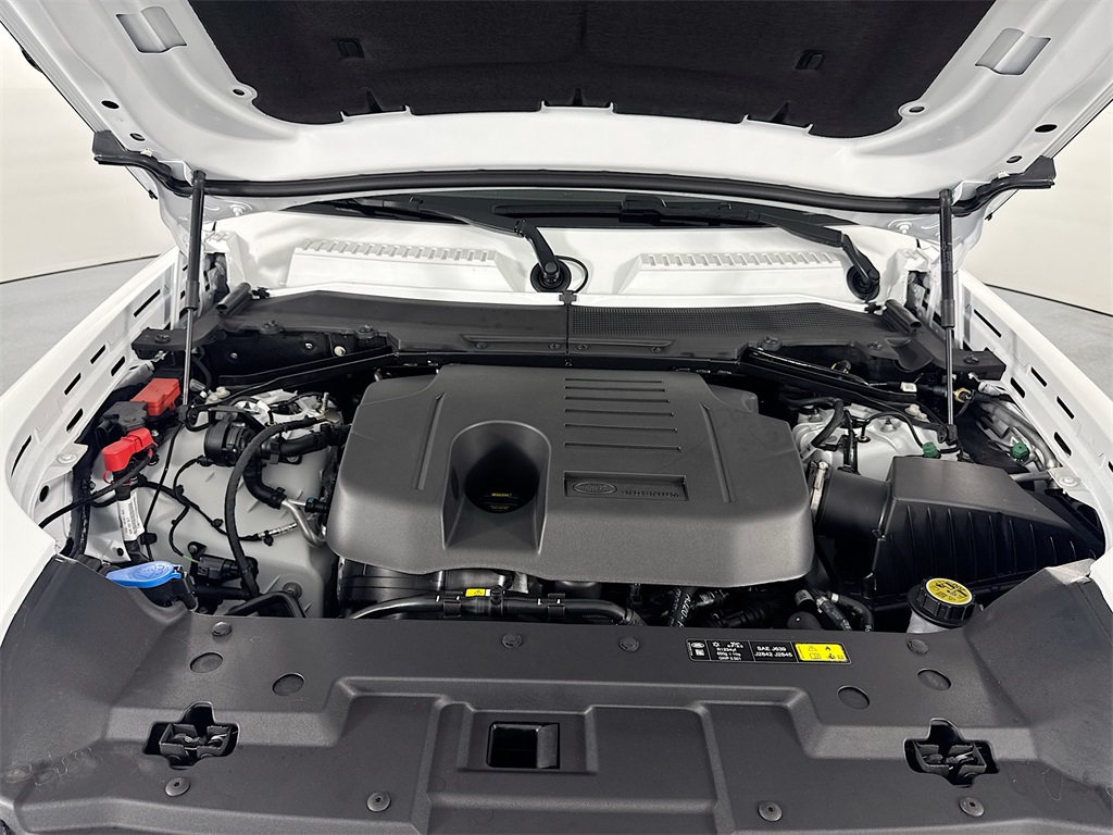 2025 Land Rover Defender 110 X-Dynamic SE photo 22