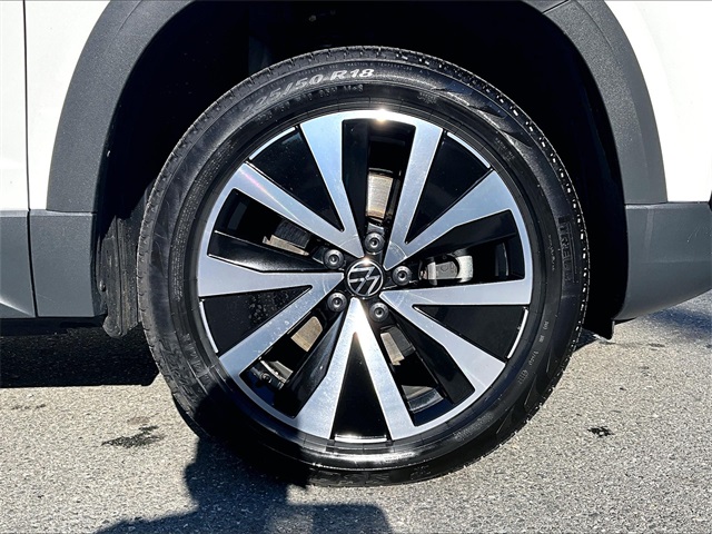 2023 Volkswagen Taos SE photo 9