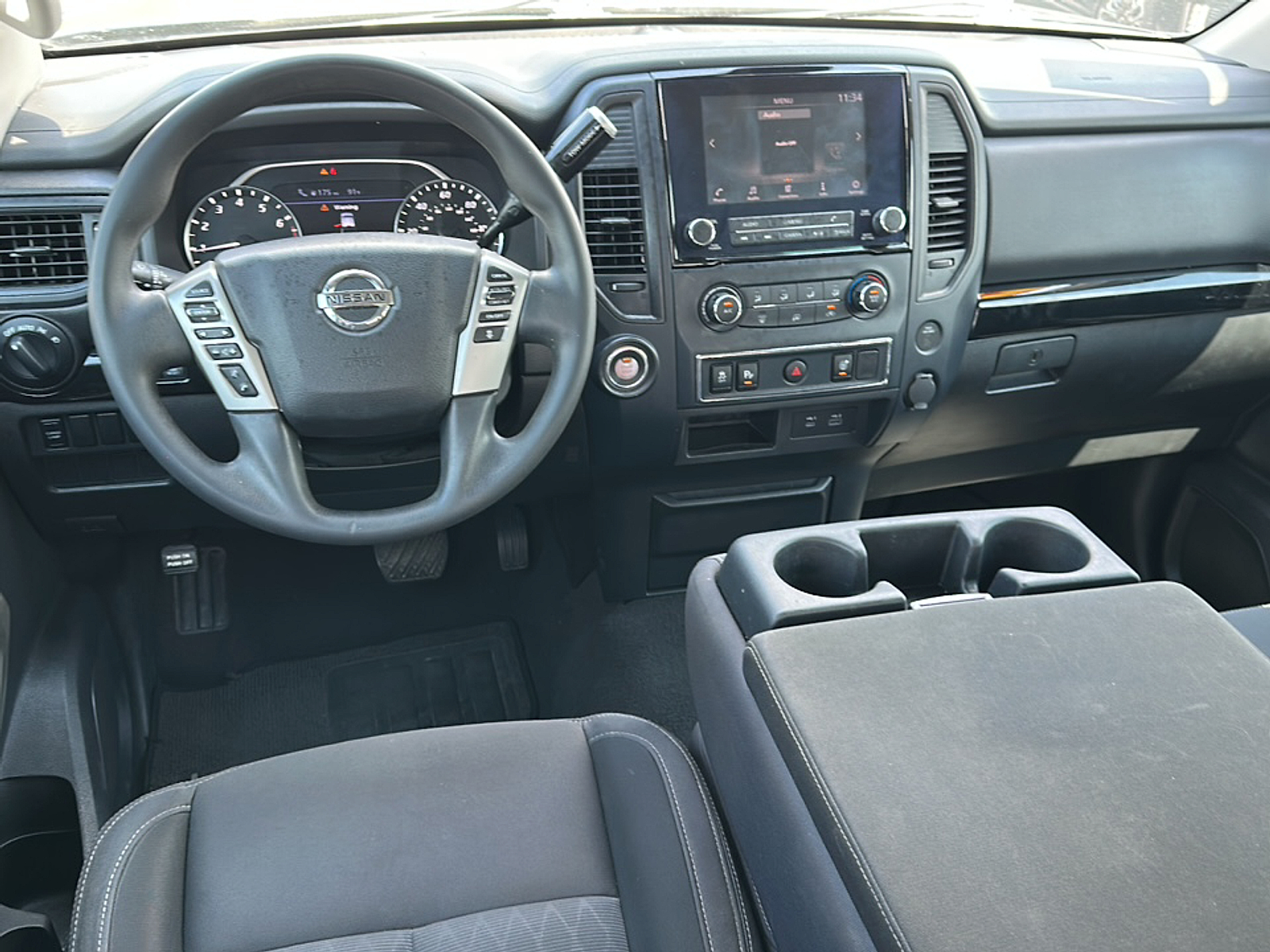 2022 Nissan Titan Crew Cab SV photo 6