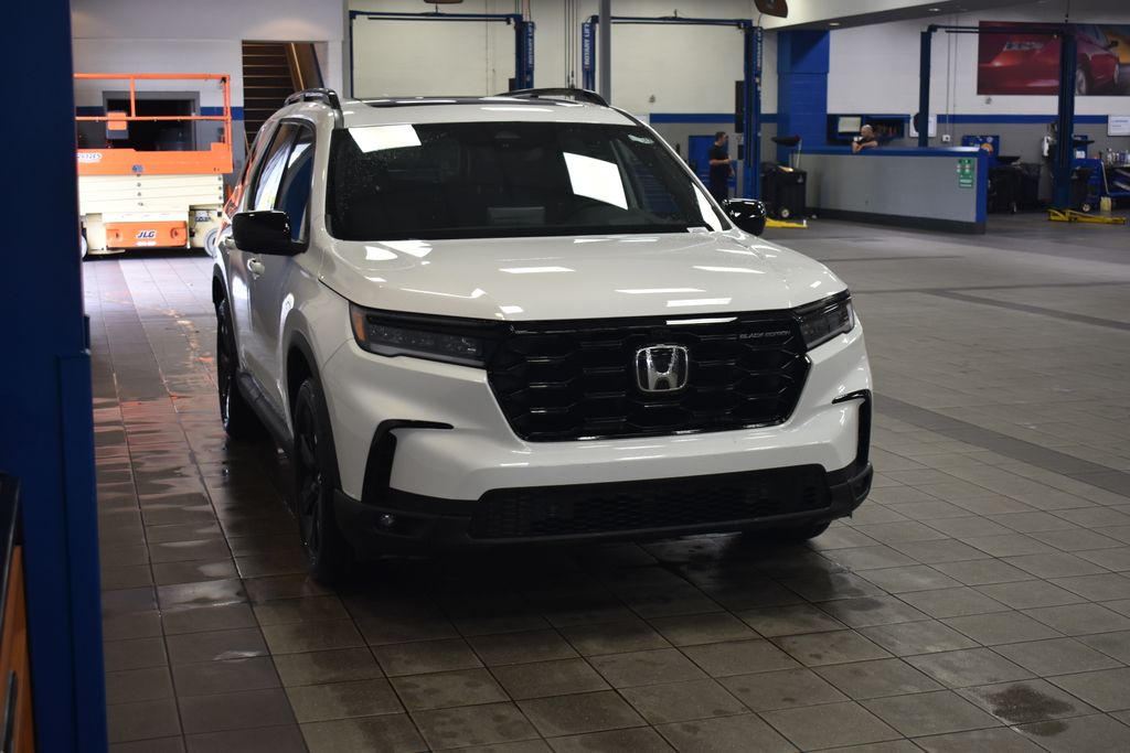 2025 Honda Pilot Black Edition photo 2