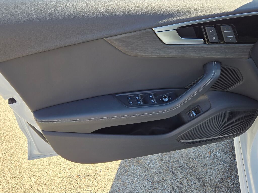 2023 Audi A4 S line Quattro Premium Plus photo 13