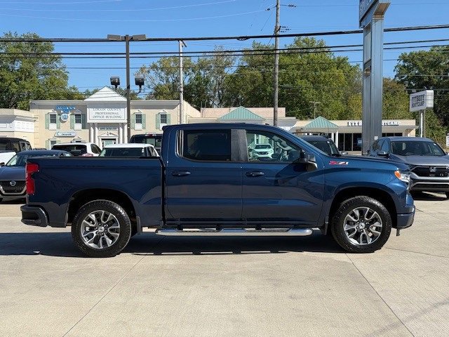 2023 Chevrolet Silverado 1500 RST photo 3