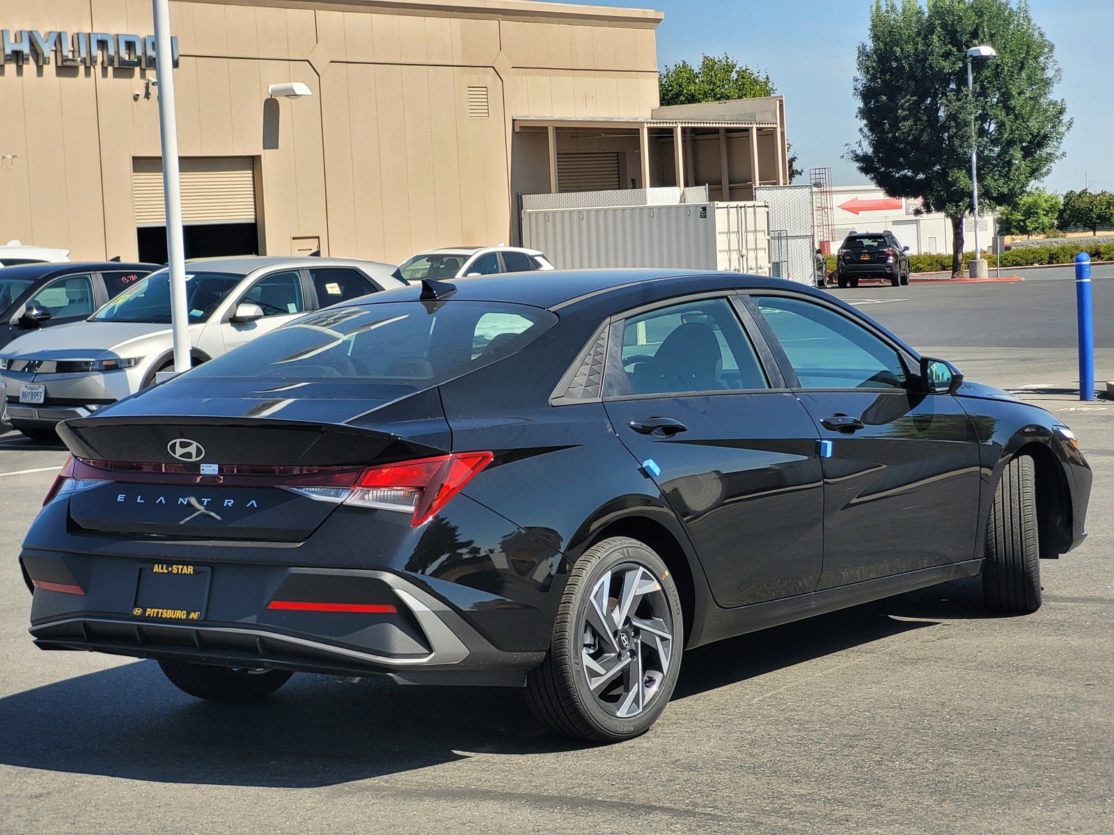 2025 Hyundai Elantra SEL Sport photo 2