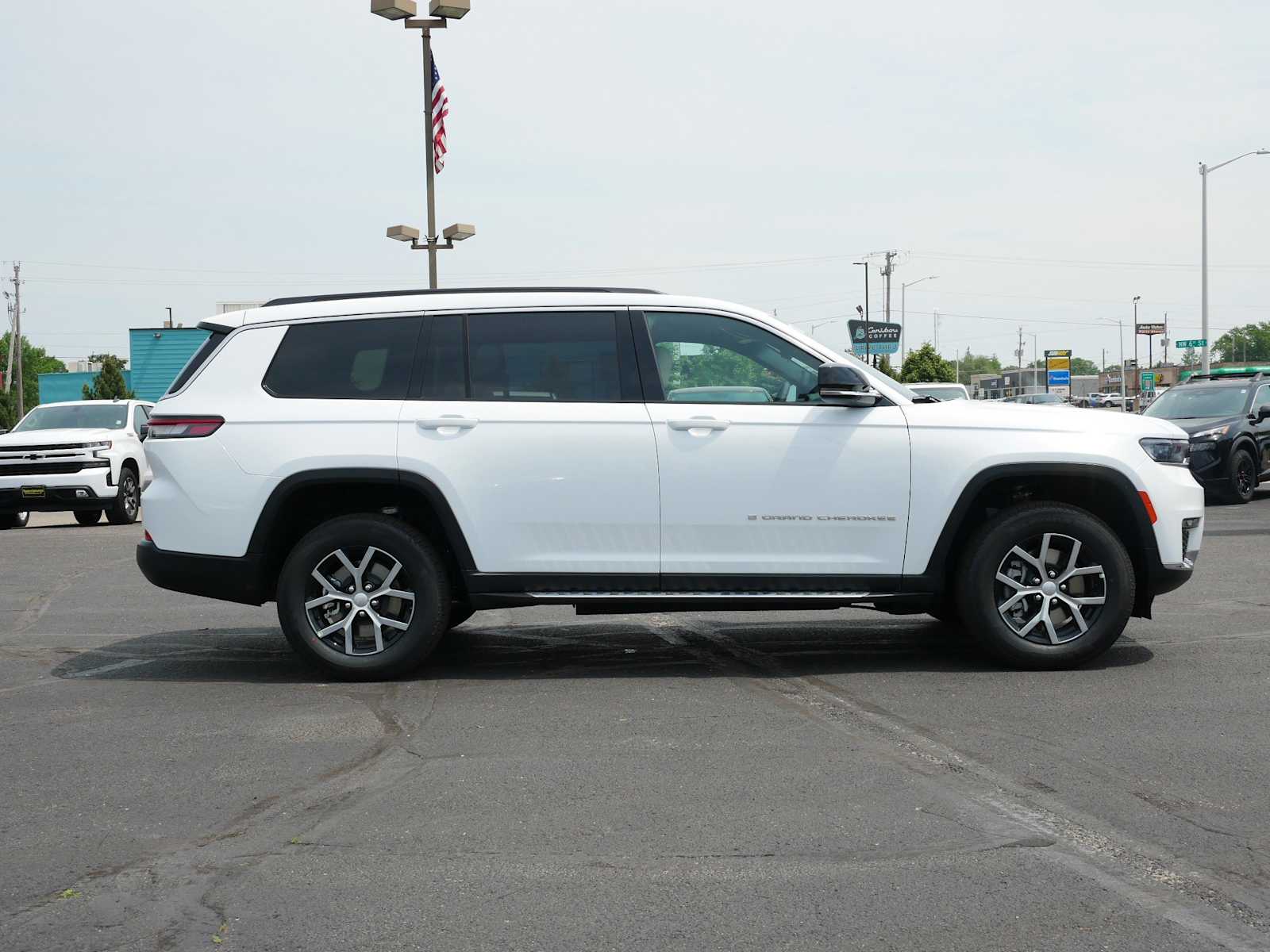 2025 Jeep Grand Cherokee Limited photo 8