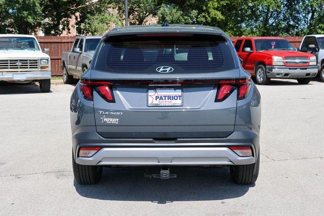 New 2025 Gray Hyundai SE FWD image 4
