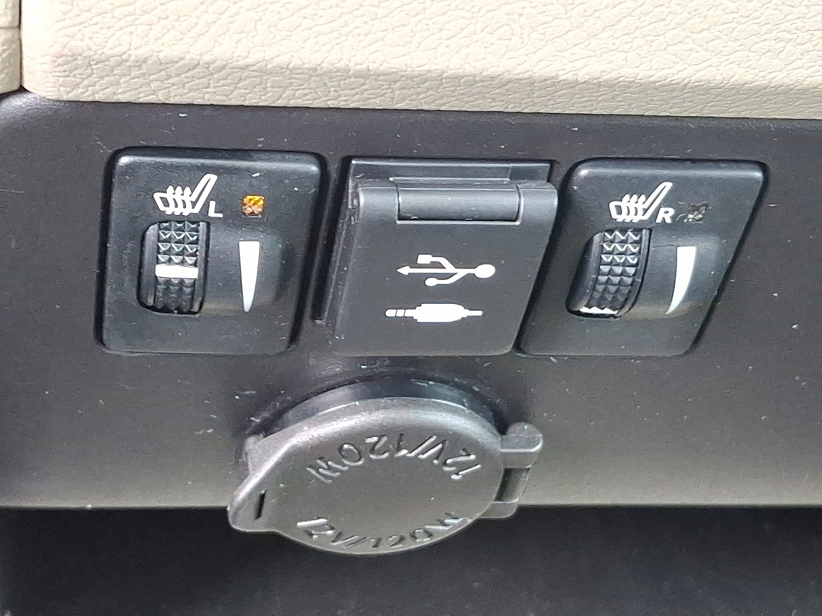 2020 Toyota Sienna XLE photo 28