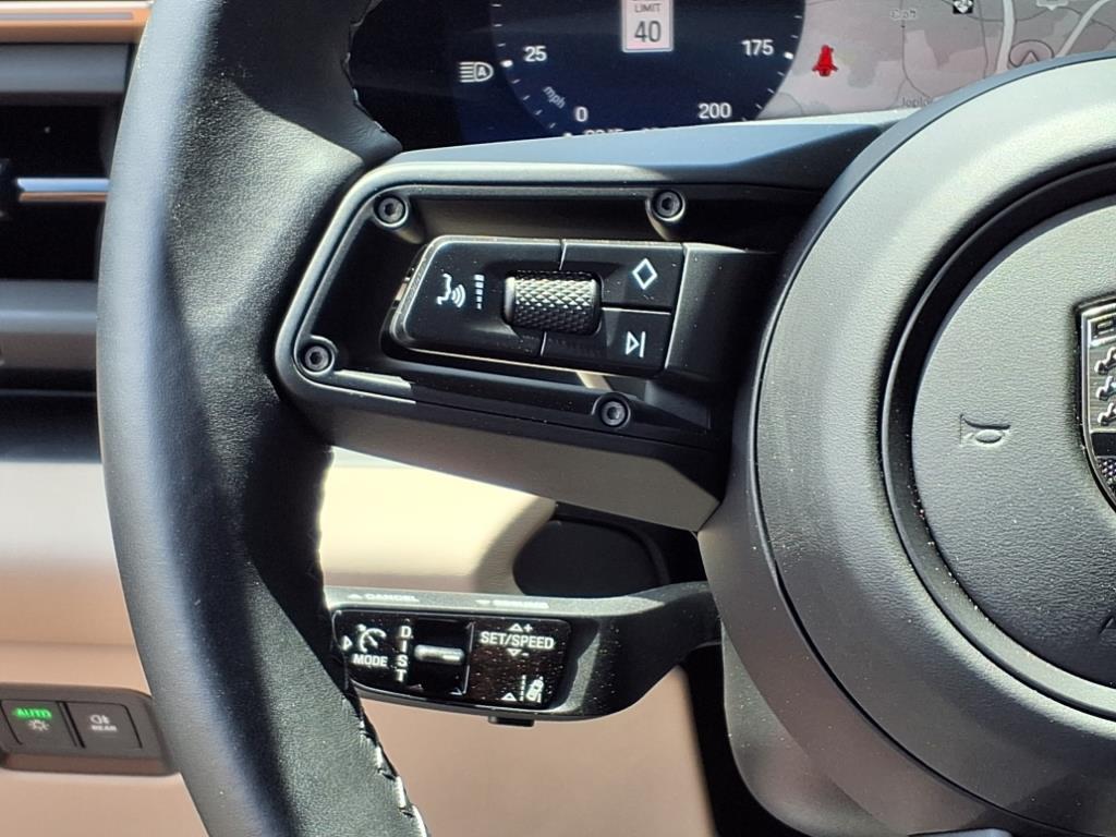 2024 Porsche Macan Electric Turbo photo 16