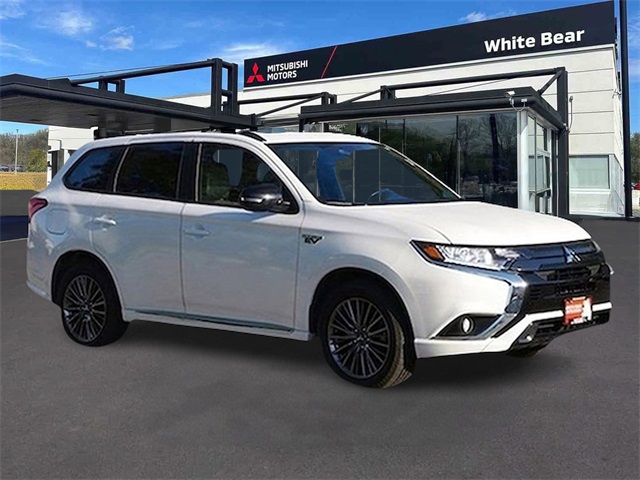 2021 Mitsubishi Outlander LE's photo
