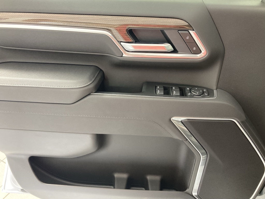 2025 Chevrolet Silverado 2500HD LT photo 11