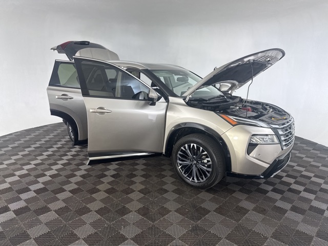 2024 Nissan Rogue Platinum photo 12