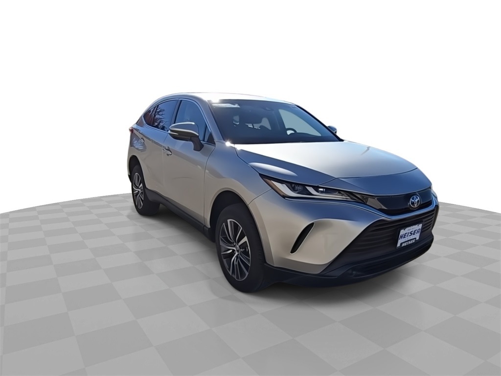 2024 Toyota Venza LE photo 2