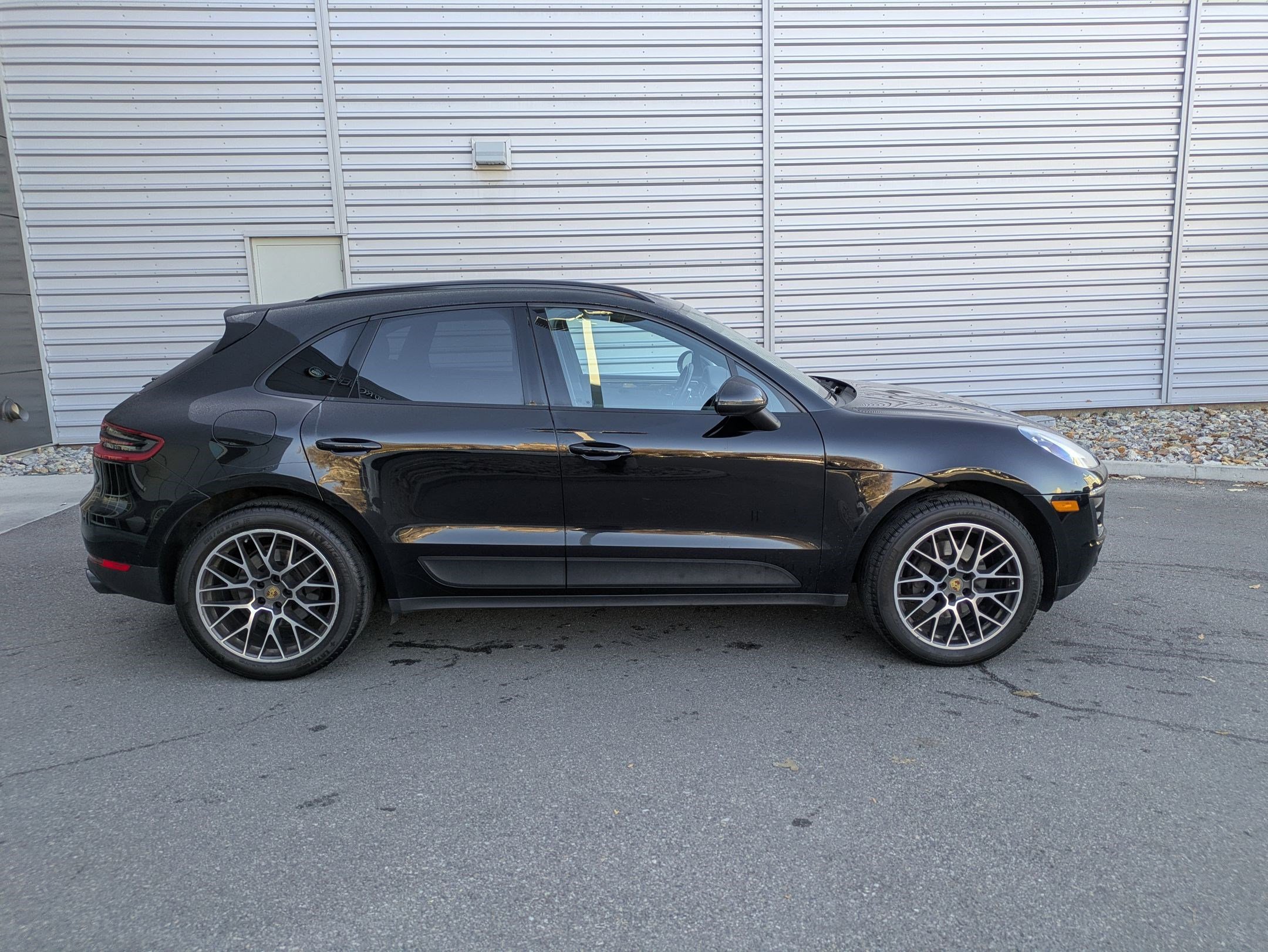 2018 Porsche Macan photo 2