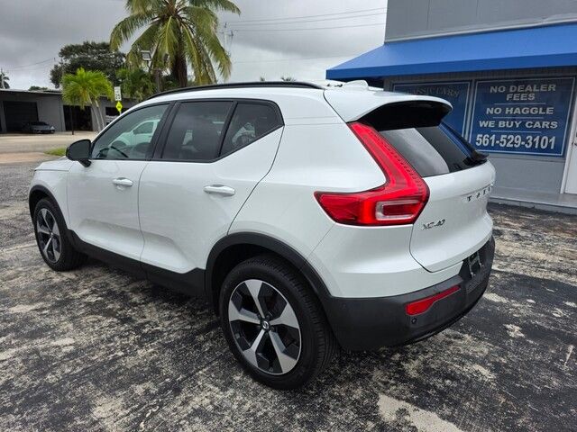 2024 Volvo XC40 Plus photo 4