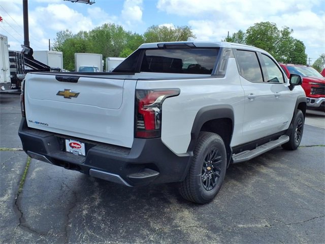 2025 Chevrolet Silverado EV LT photo 3