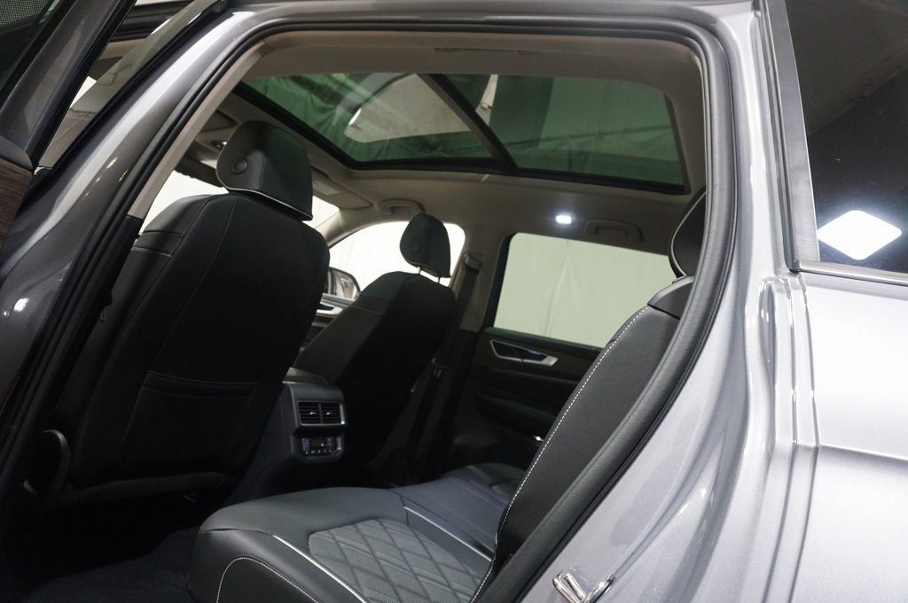 2025 Volkswagen Atlas SEL Premium R-Line photo 30