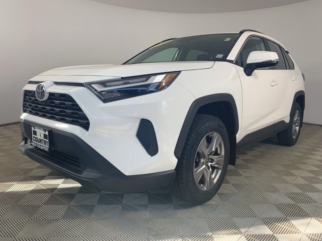 2024 Toyota RAV4 XLE photo 3