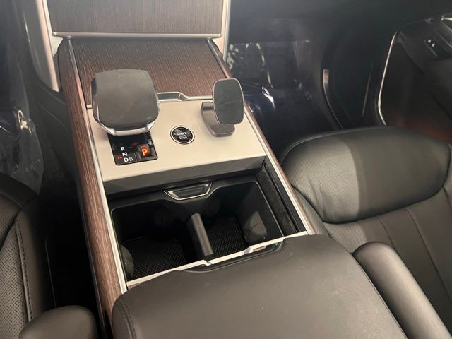 2024 Land Rover Range Rover SE photo 23