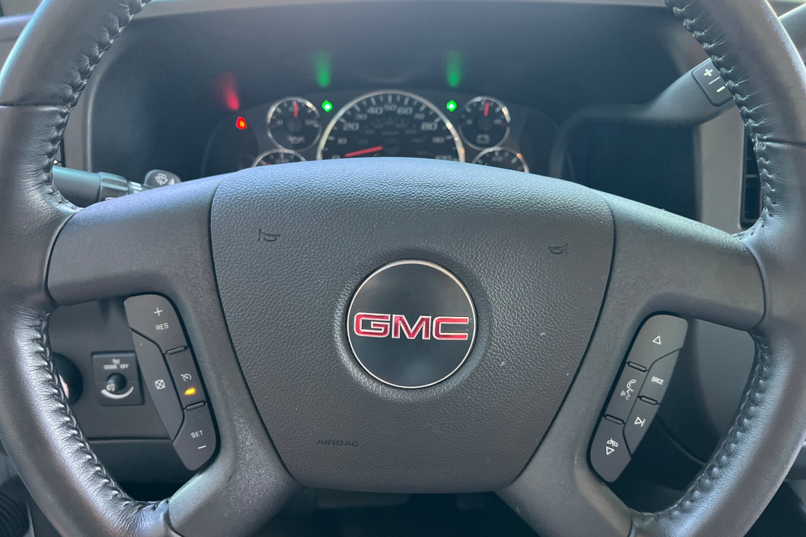 2023 Gmc Savana Cargo 2500 photo 17