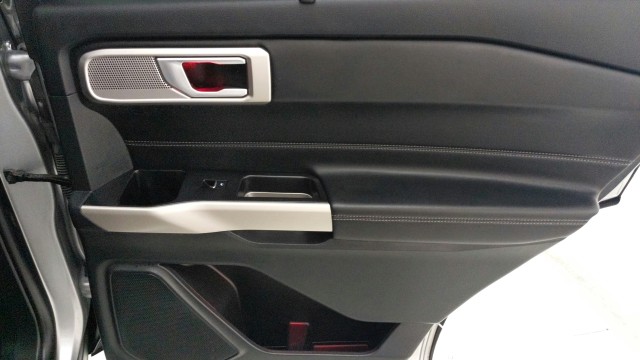 Used 2023 SILVER Ford Limited image 31