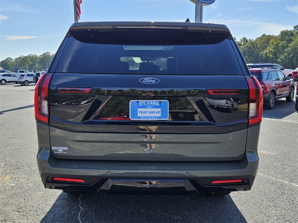 2025 Ford Expedition photo 7