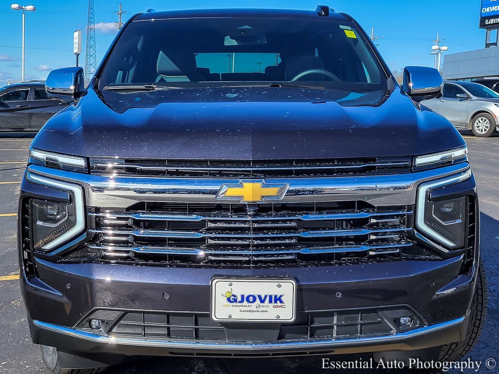 2025 Chevrolet Suburban Premier photo 3