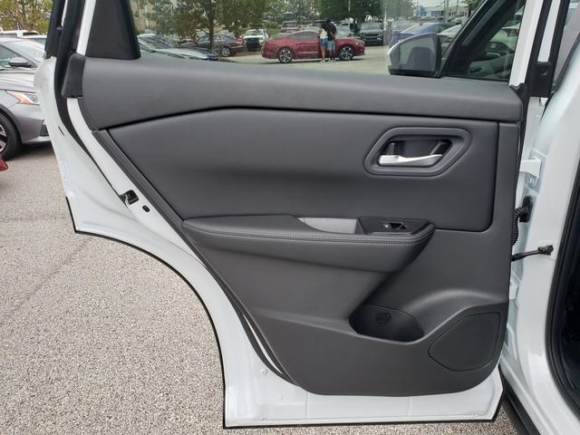 2025 Nissan Rogue SV photo 12
