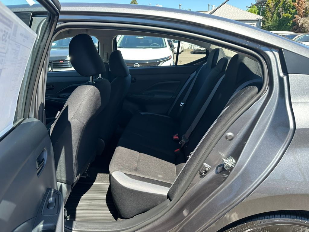 2025 Nissan Versa 1.6 S photo 22