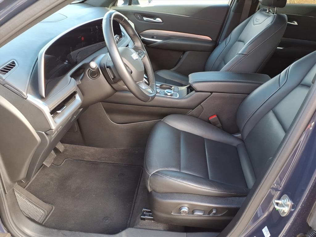 2025 Cadillac XT4 Premium Luxury photo 4