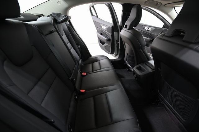2024 Volvo S60 B5 Plus photo 24