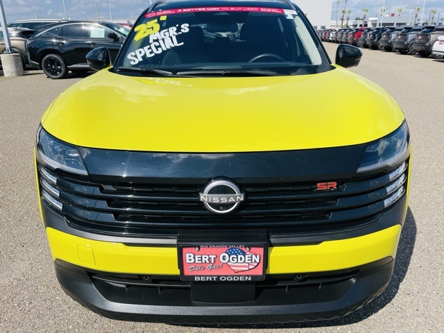 2025 Nissan Kicks SR photo 2