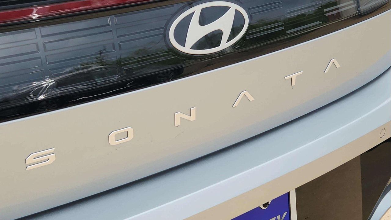2025 Hyundai Sonata Hybrid Limited photo 25