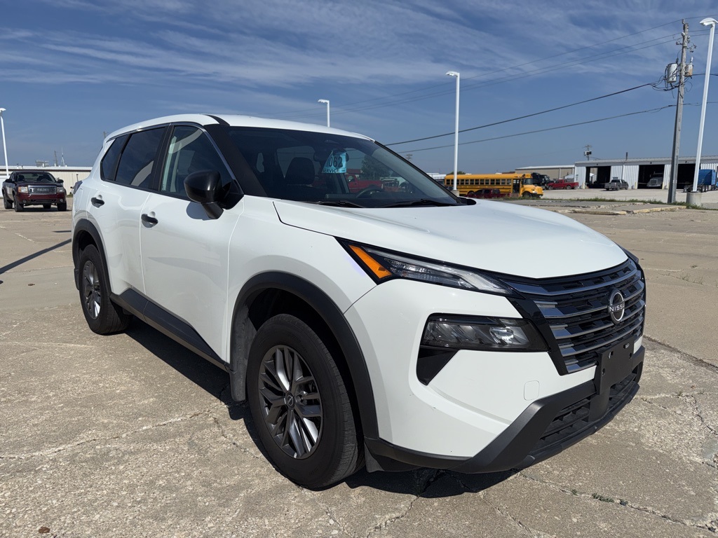 2024 Nissan Rogue S AWD photo 2
