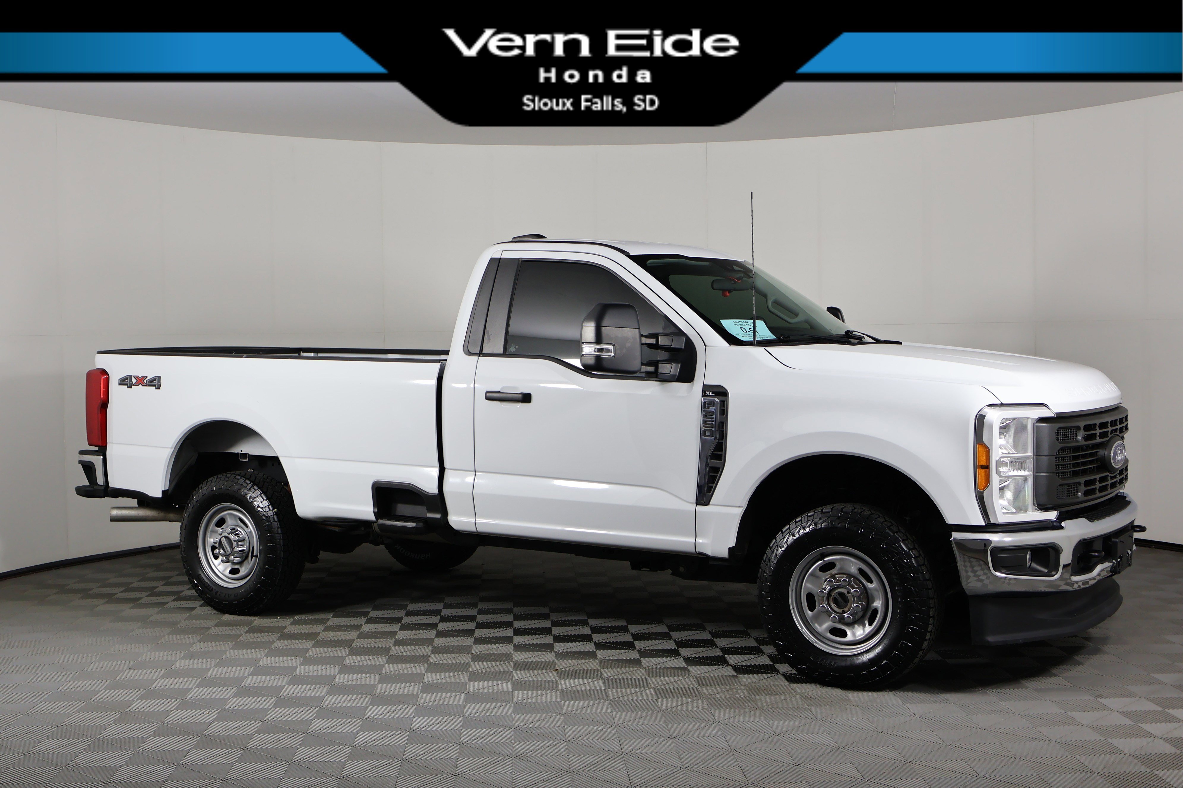 2023 Ford F-250 Super Duty XL's photo