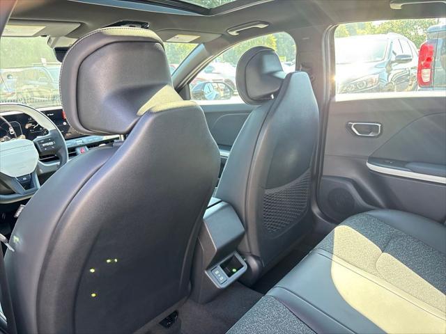 2025 Kia K4 GT-Line photo 14