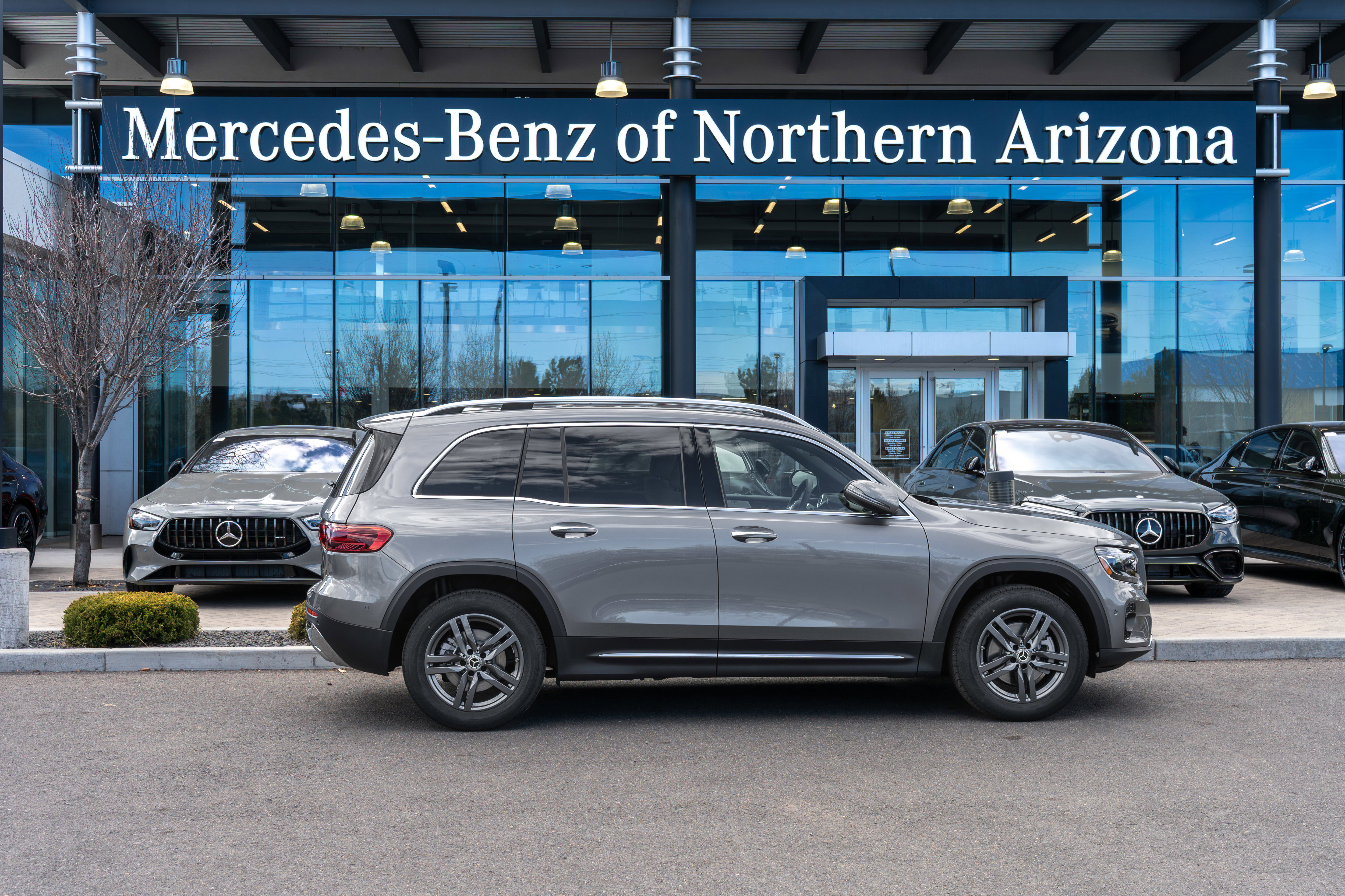2025 Mercedes-Benz GLB Base's photo