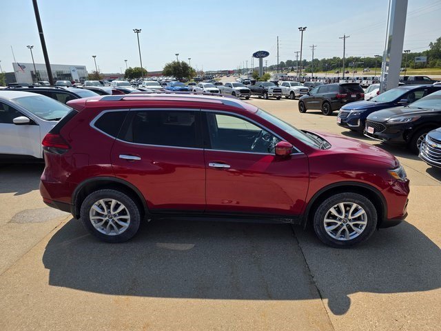 2017 Nissan Rogue SV photo 8