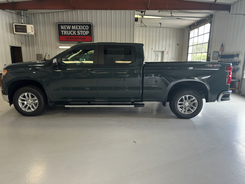 2025 Chevrolet Silverado 1500 LT photo 7