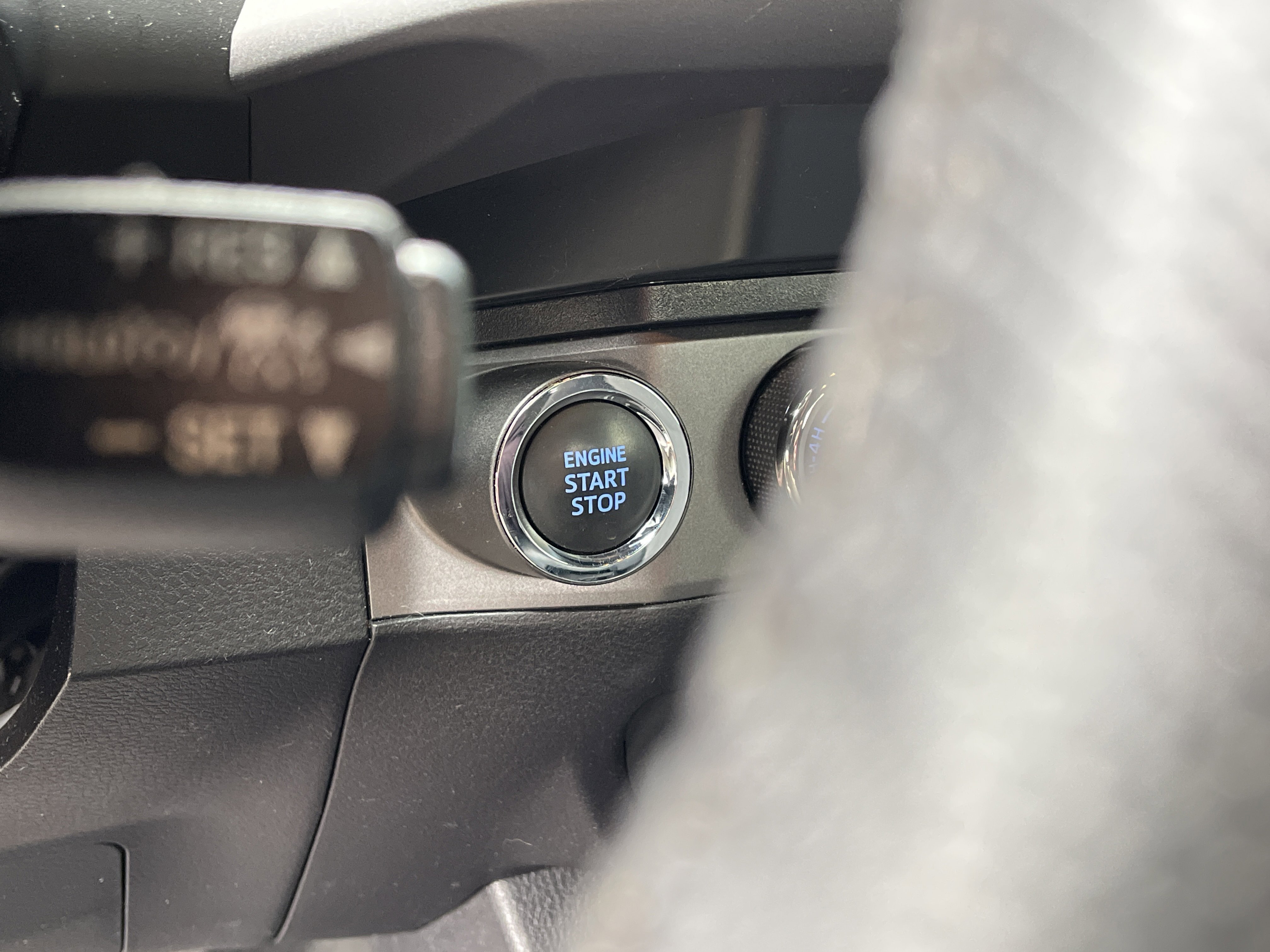 2023 Toyota Tacoma TRD Off-Road photo 2