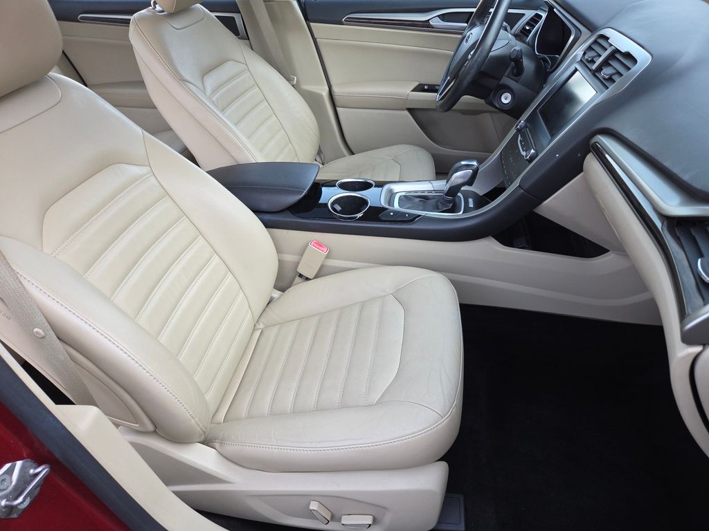 2013 Ford Fusion Energi SE photo 25