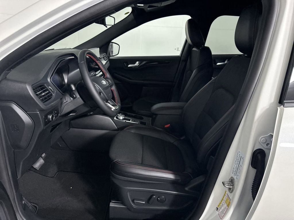 2025 Ford Escape ST-Line photo 8