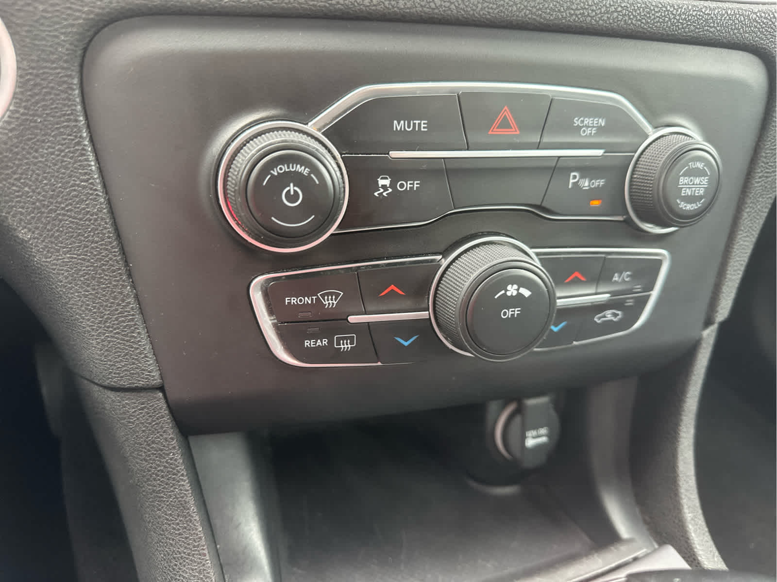 2023 Dodge Charger SXT photo 13