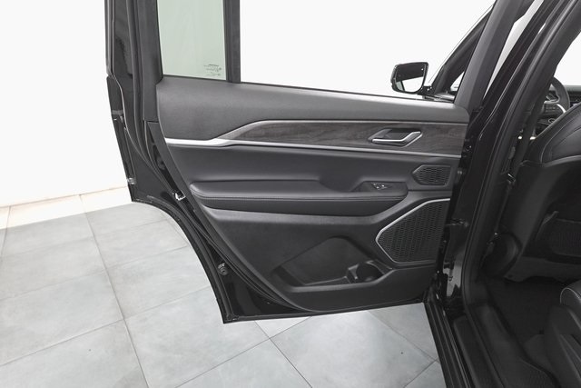 2025 Jeep Grand Cherokee Limited photo 23